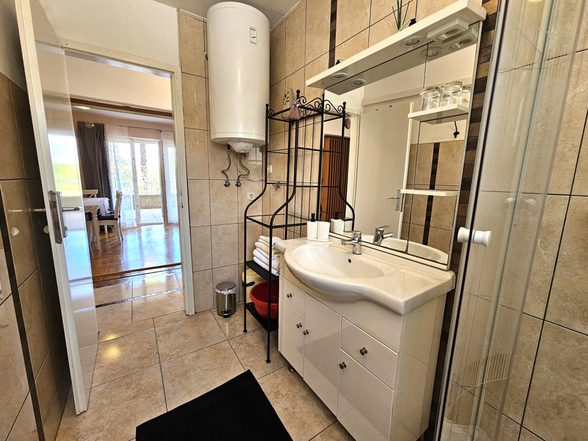 Apartment Mirko Malinska Buitenkant foto
